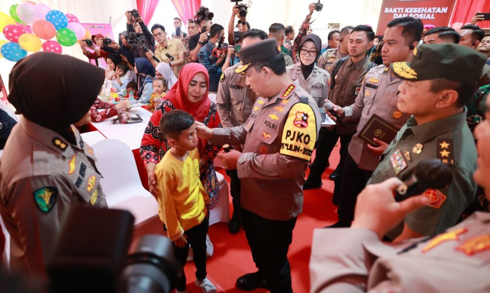 Tinjau Bakti Kesehatan dan Bakti Sosial di Jatim, Kapolri: Kami Hadir untuk Masyarakat