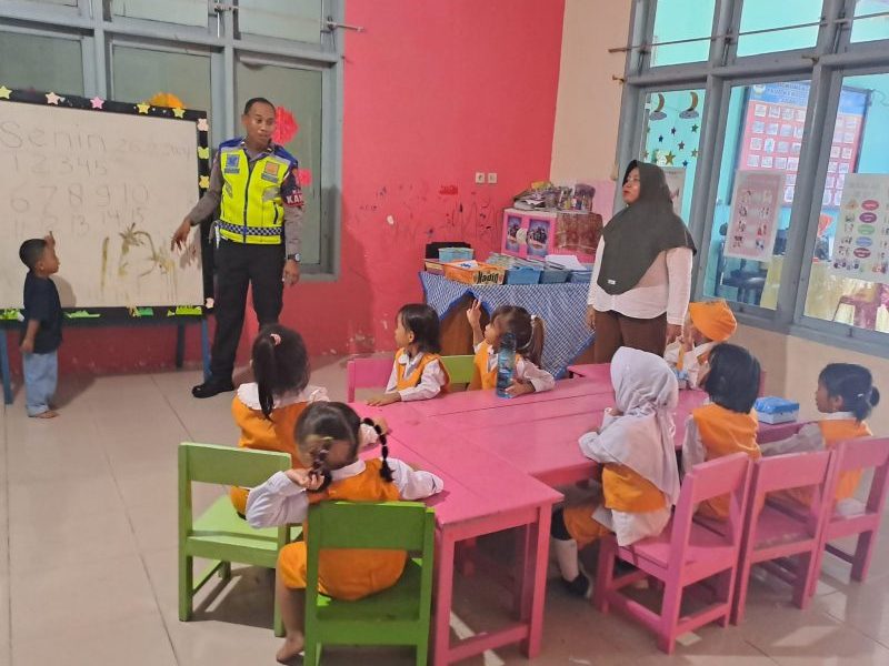 Tanamkan Disiplin Sejak Dini, Unit Kamsel Satlantas Polres Touna Sosialisasi ke Sekolah TK