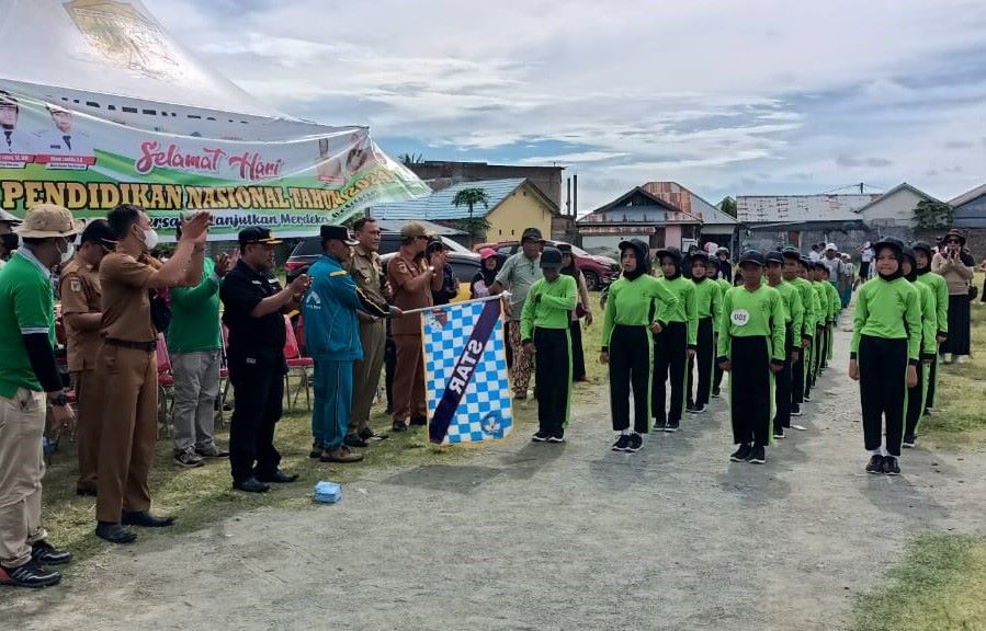 Sambut Hardiknas, Disdikpora Touna Gelar Lomba Gerak Jalan Untuk Tingkat SD dan SMP