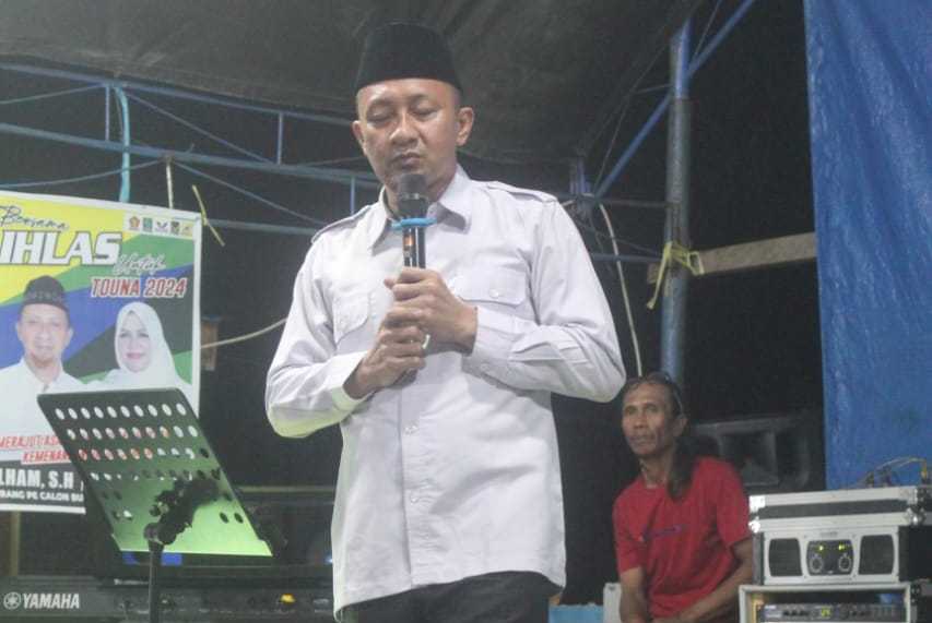 Unggul Jauh Quick Count Pilkada Touna, Ilham Minta Pendukung Tidak Gelar Pawai, Lakukan Sujud Syukur