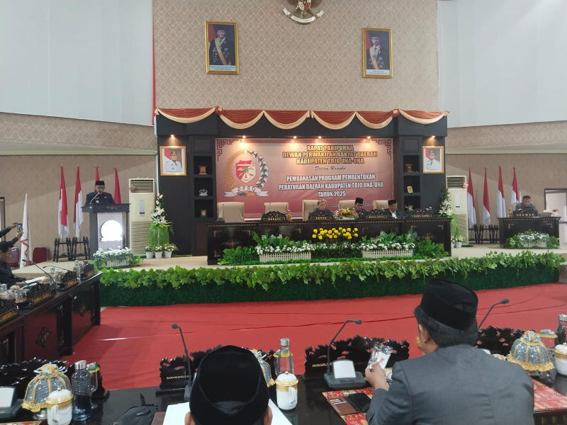Mewakili Bupati Touna, Asisten III Hadiri Rapat Paripurna DPRD Pembahasan Program Pembentukan Perda Tahun 2025