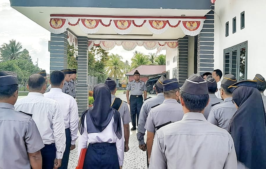 Melalui Apel Pagi, Kalapas Ampana Tegaskan Komitmen Pelayanan Pemasyarakatan dan Kesiapan Jelang HUT RI Ke-80
