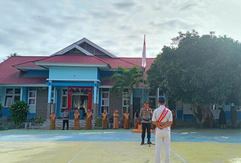 Menginspirasi Pelajar Touna, Kapolsek Ajak Siswa SMPN 3 Fokus Cita-Cita dan Jauhi Tawuran