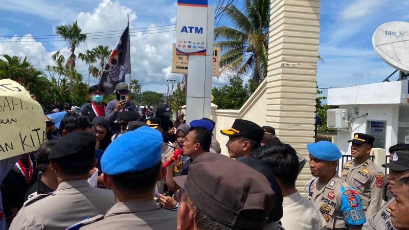 Ratusan Nelayan Touna Demo Tolak Survei Seismik Migas