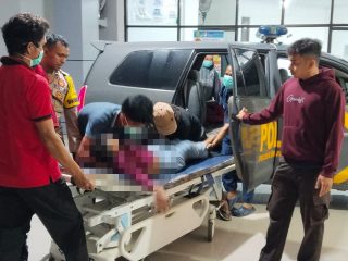 Polsek Ampana Kota Amankan Seorang Ibu yang Coba Tabrakkan Diri ke Kendaraan di Depan RSUD