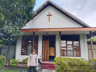 Pengamanan Ketat Polres Touna di Balik Khidmatnya Ibadah Minggu dan Paskah