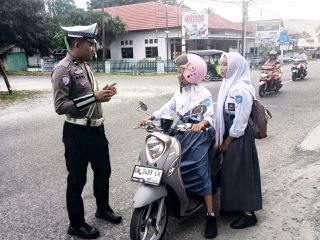 Optimalkan Kamseltibcar Lantas, Personel Polres Touna Gelar Strong Point Pagi di Sejumlah Titik Strategis