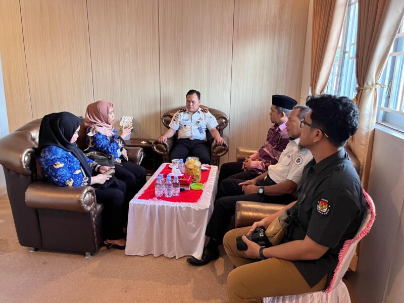 Kalapas Ampana saat menerima kunjunga Ketua KPU Touna